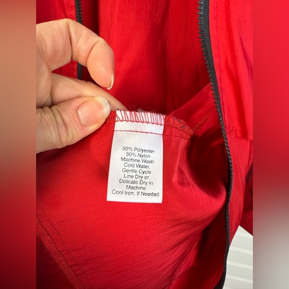 Janska Red hooded windbreaker, light jacket. Size small. - Picture 5 of 8